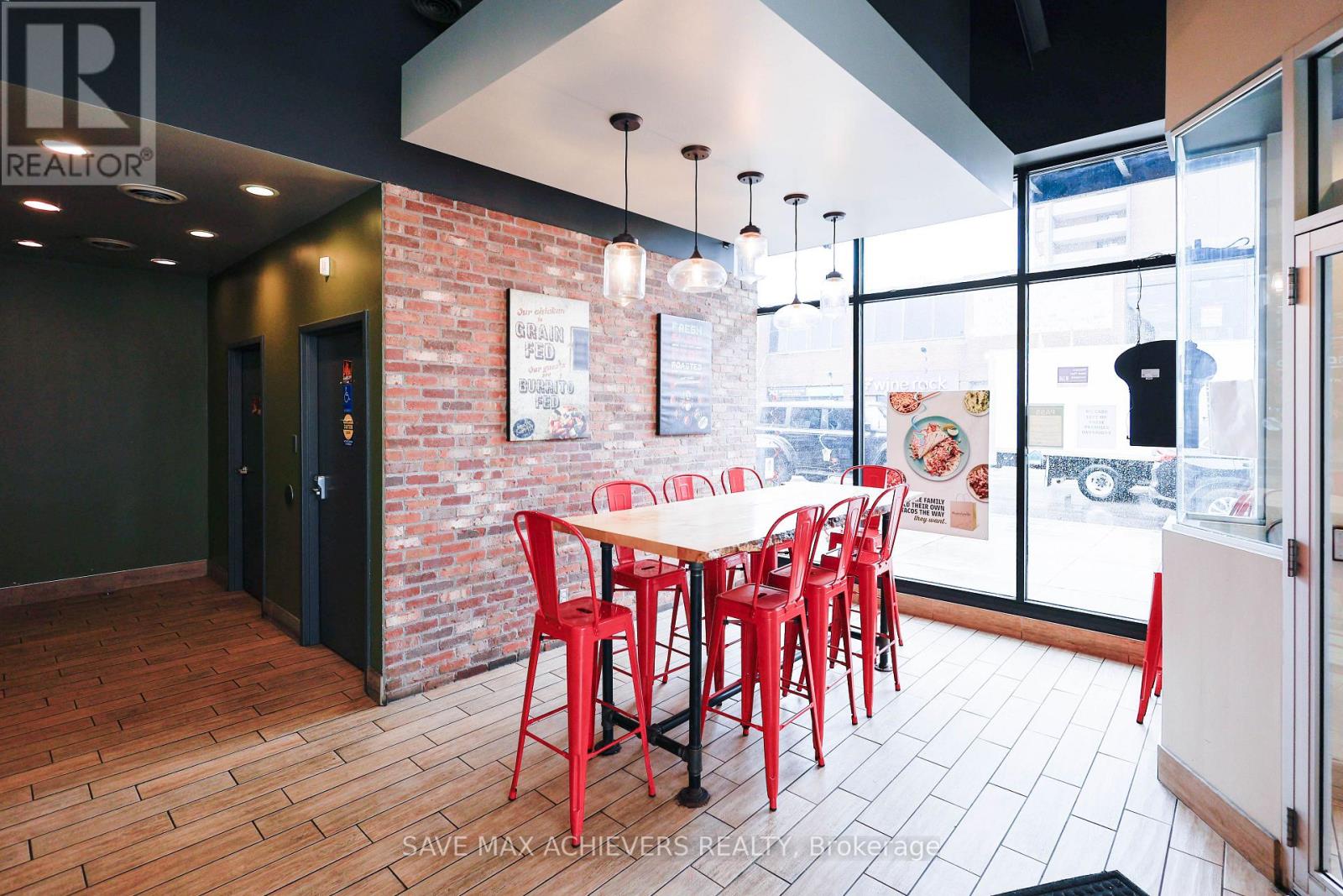 Property at 750 RICHMOND STREET image 3