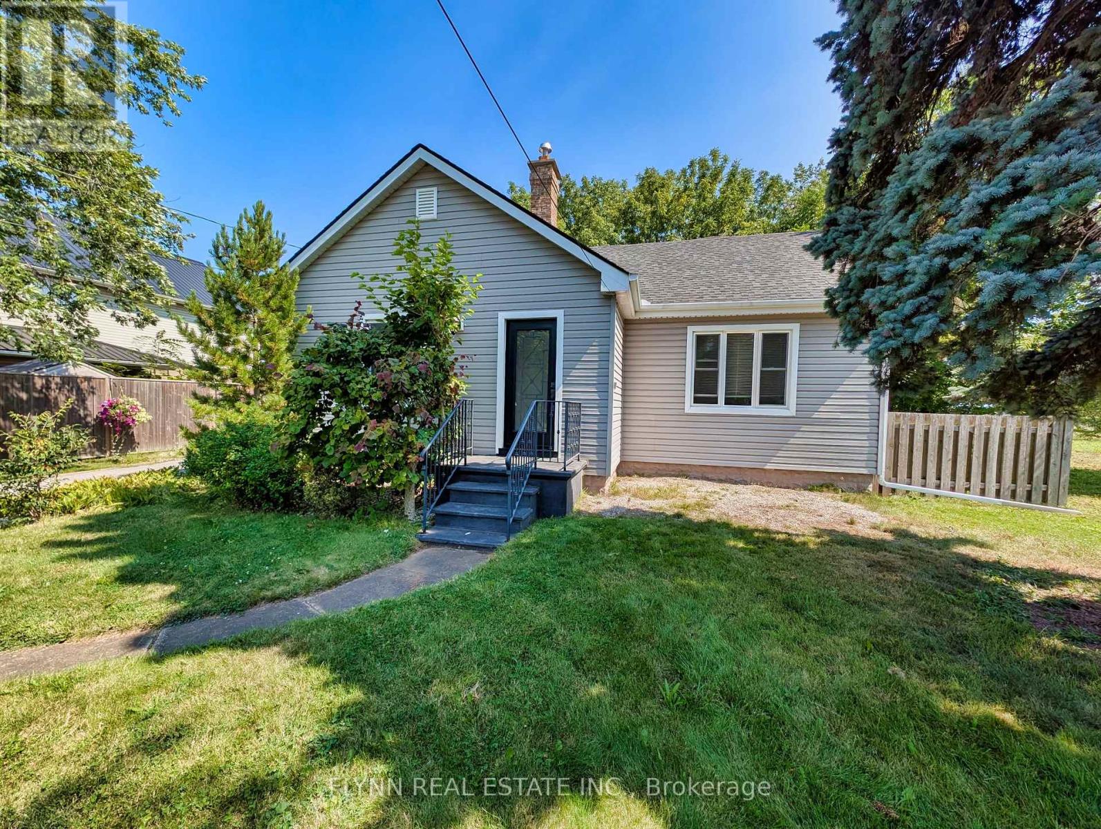 Property at 4841 VICTORIA AVENUE N image 2