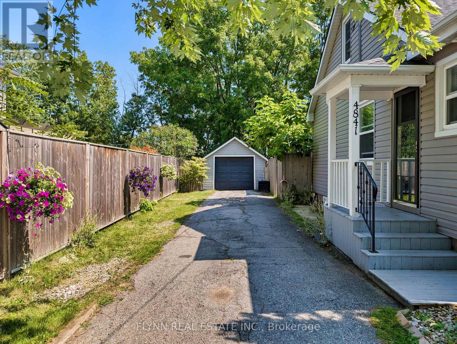 Property at 4841 VICTORIA AVENUE N image 4
