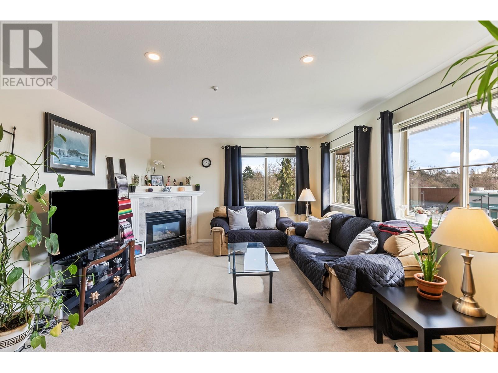 303 19130 Ford Road, Pitt Meadows, British Columbia  V3Y 2P1 - Photo 2 - R2979308