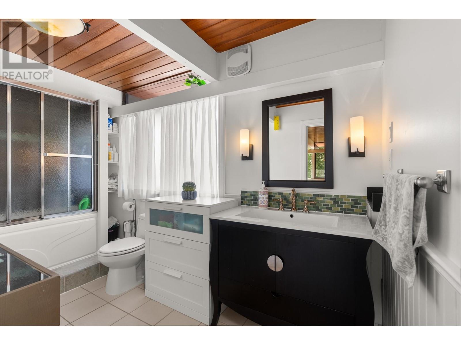 621 The Del, North Vancouver, British Columbia  V7N 2X9 - Photo 18 - R2979305
