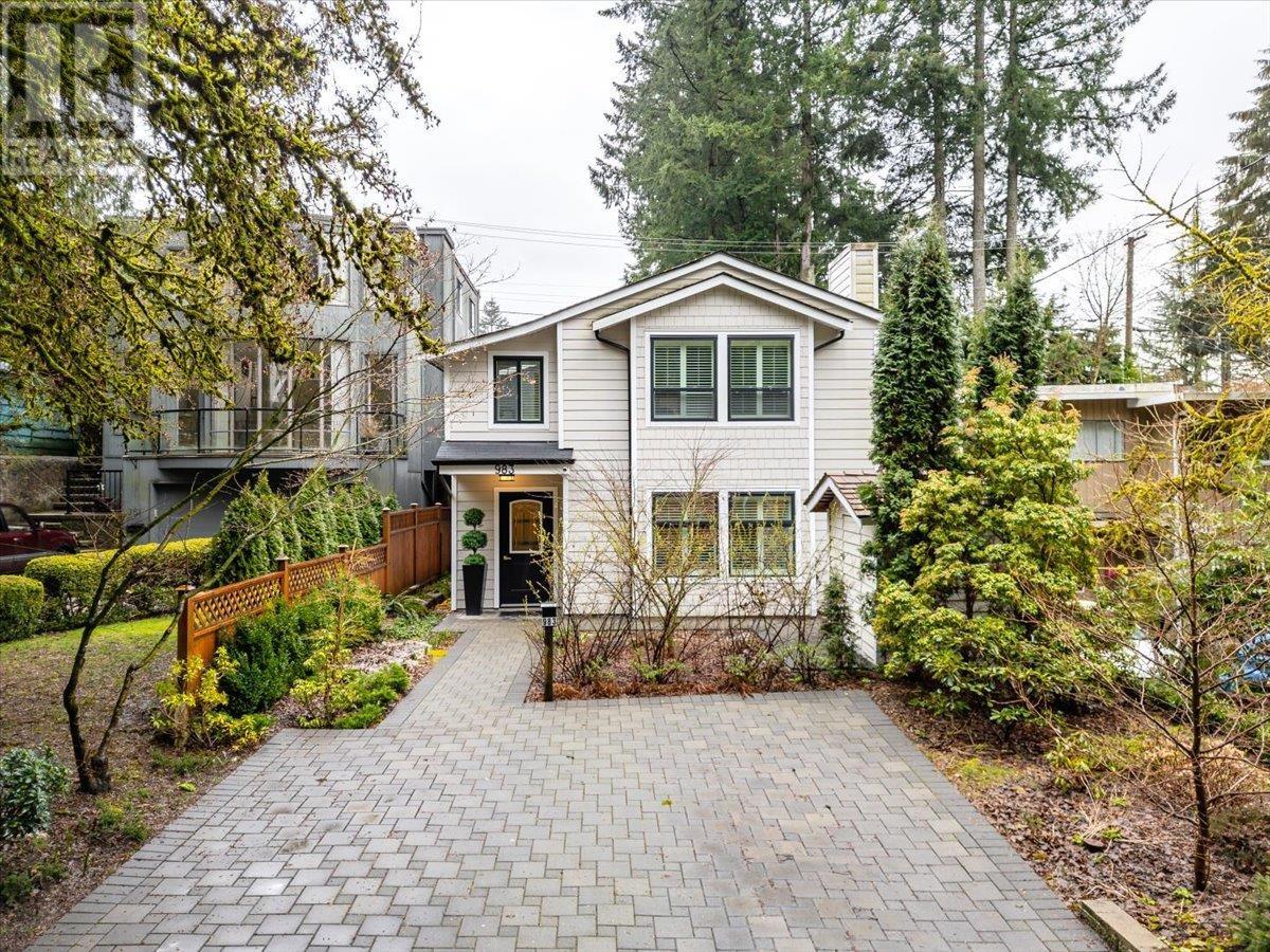 983 Canyon Boulevard, North Vancouver, British Columbia  V7R 2K2 - Photo 1 - R2979316