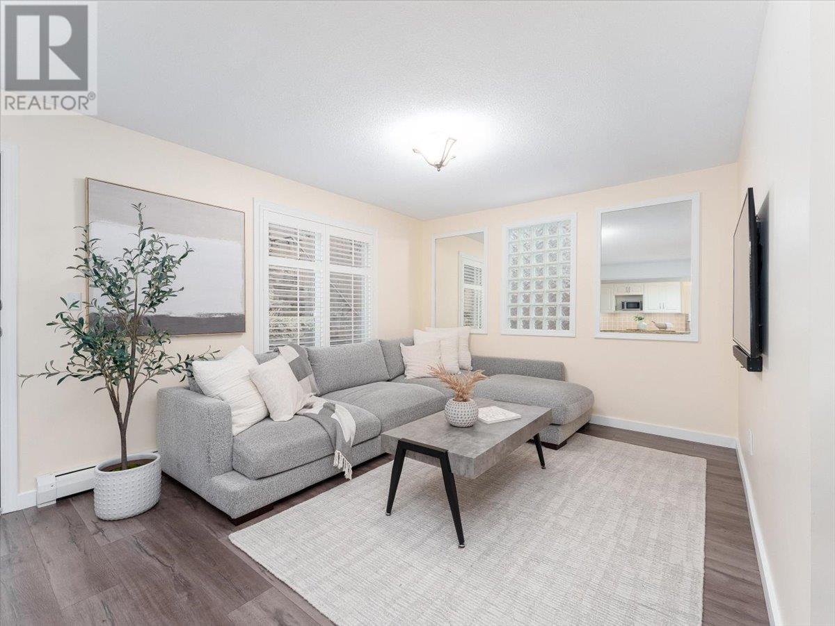 983 Canyon Boulevard, North Vancouver, British Columbia  V7R 2K2 - Photo 3 - R2979316