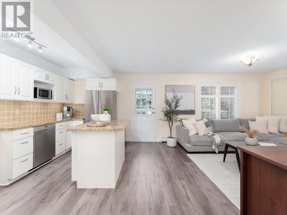 983 Canyon Boulevard, North Vancouver, British Columbia  V7R 2K2 - Photo 7 - R2979316