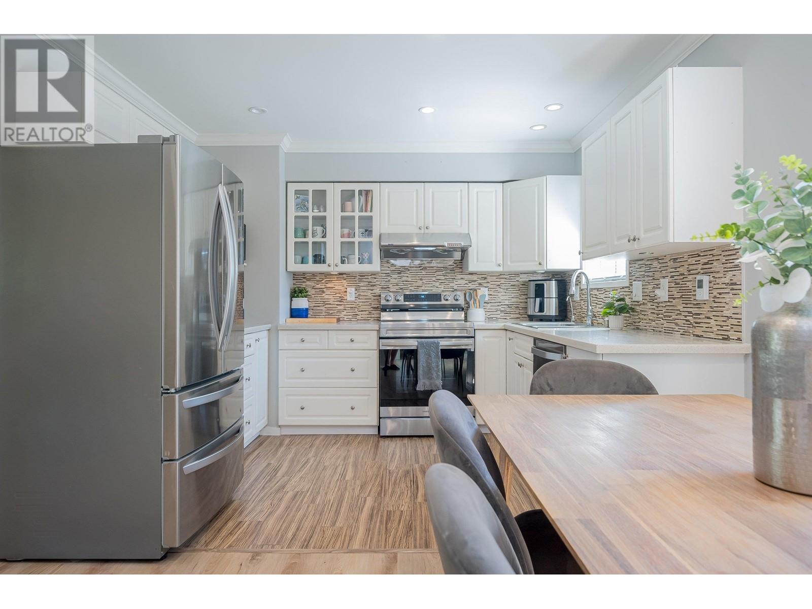 20984 118 Avenue, Maple Ridge, British Columbia  V2X 2M7 - Photo 3 - R2979354