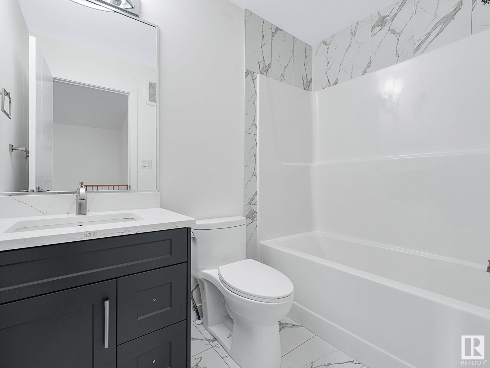 Property at 7119 93 AV NW image 3