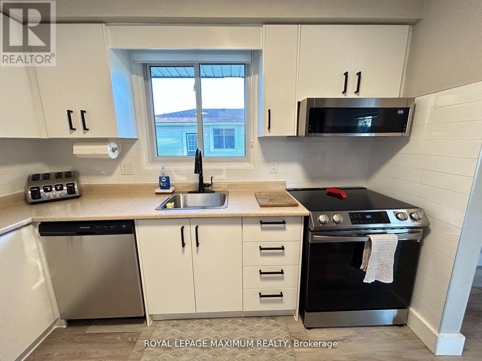 Property at 360 FIRST AVENUE image 4