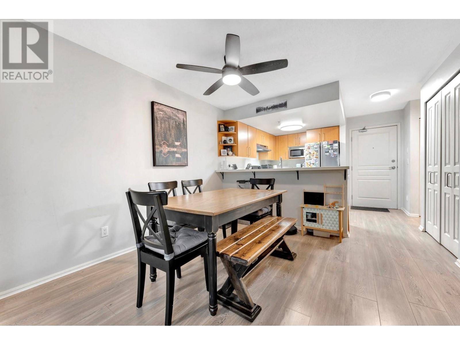 Listing Picture 3 of 22 : 213 3388 MORREY COURT, Burnaby / 本拿比 - 魯藝地產 Yvonne Lu Group - MLS Medallion Club Member
