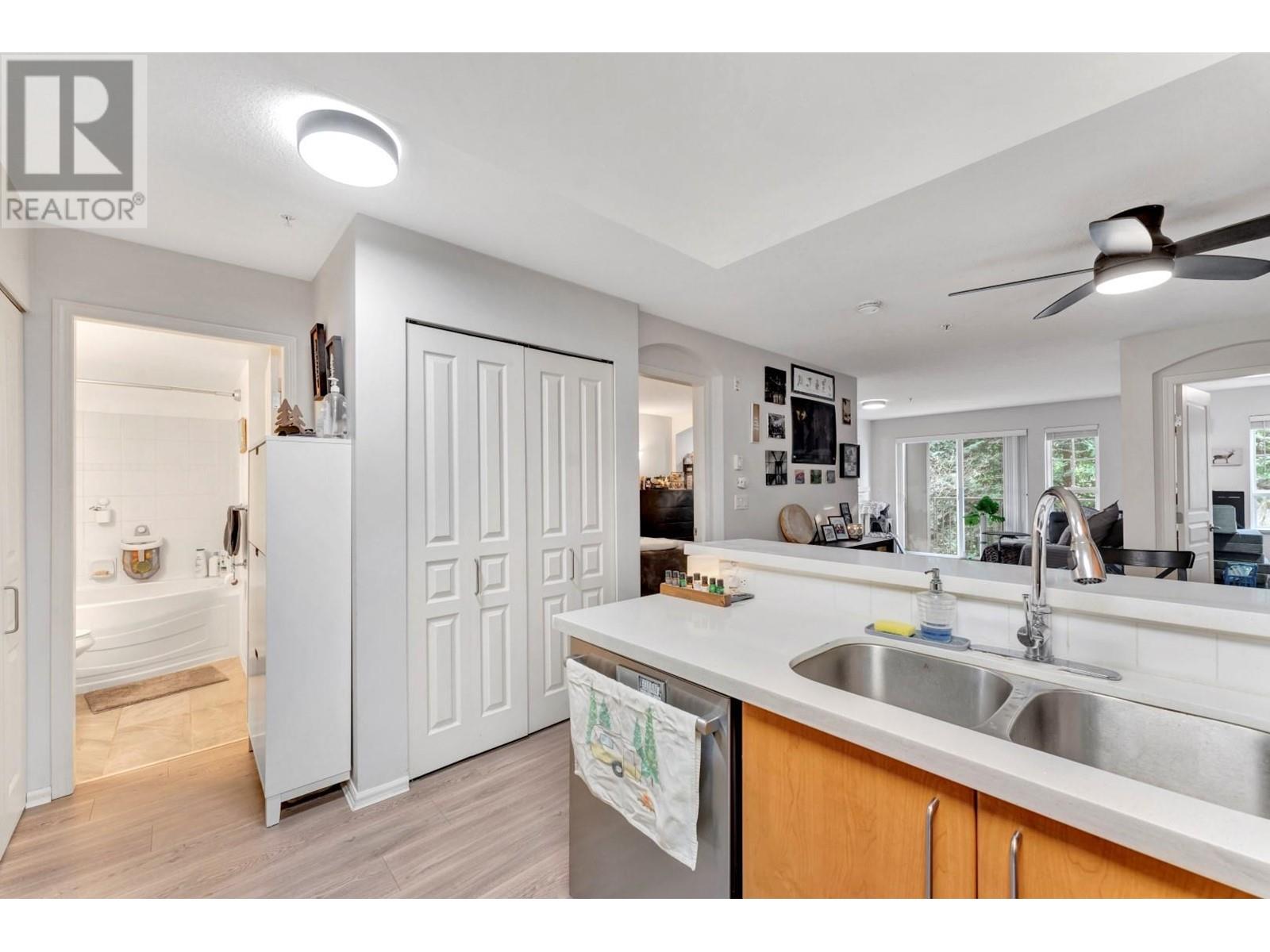 Listing Picture 17 of 22 : 213 3388 MORREY COURT, Burnaby / 本拿比 - 魯藝地產 Yvonne Lu Group - MLS Medallion Club Member