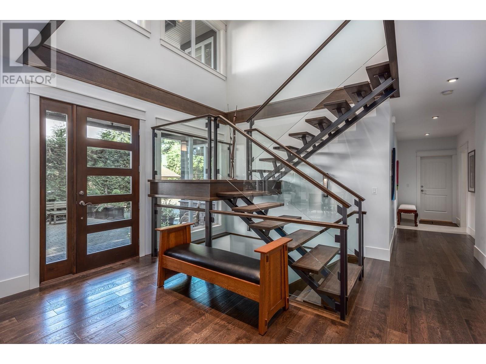 4276 Prospect Road, North Vancouver, British Columbia  V7N 3L5 - Photo 3 - R2979054
