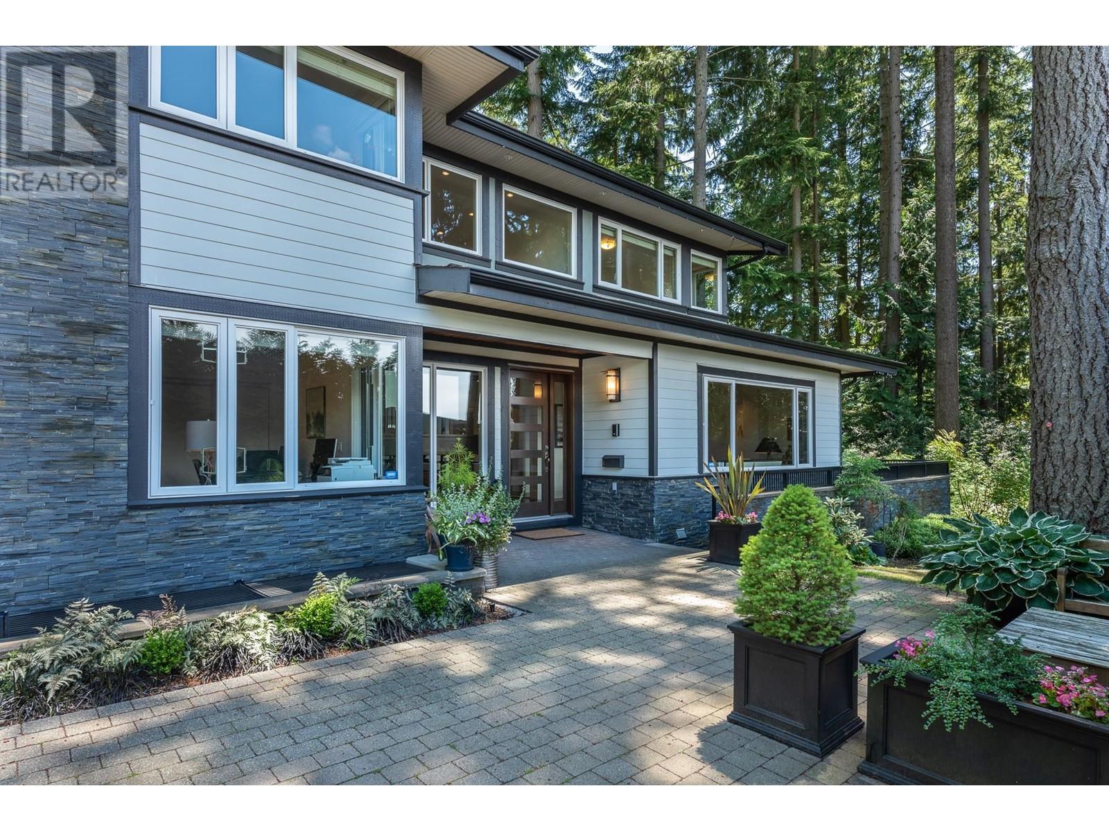 4276 Prospect Road, North Vancouver, British Columbia  V7N 3L5 - Photo 2 - R2979054