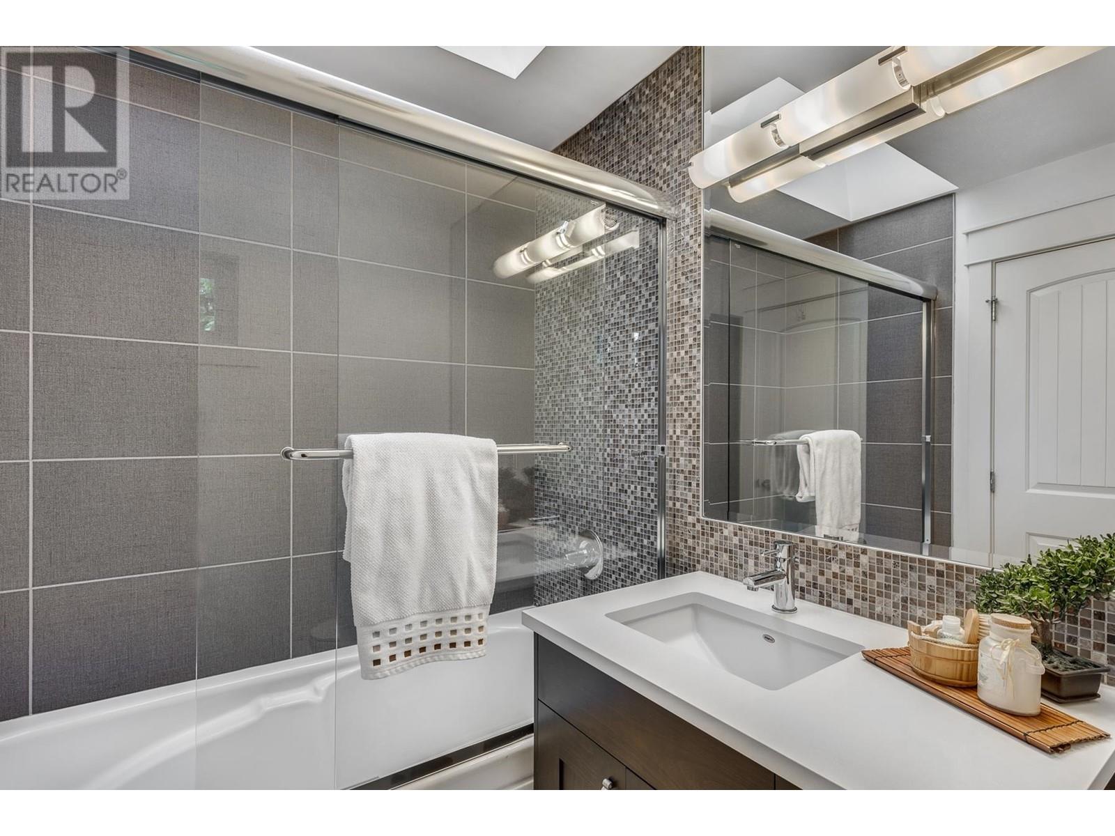 4276 Prospect Road, North Vancouver, British Columbia  V7N 3L5 - Photo 25 - R2979054