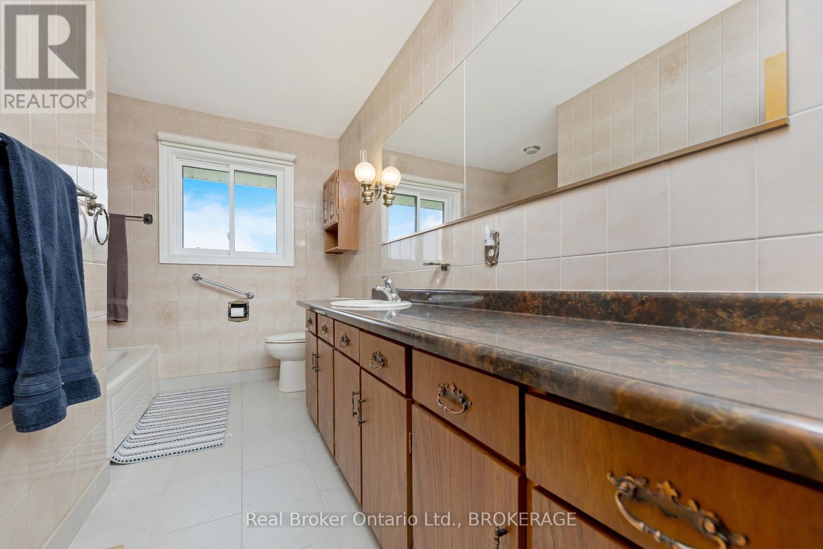 9110 Tenth Line, Halton Hills, Ontario  L0P 1K0 - Photo 21 - W11933680