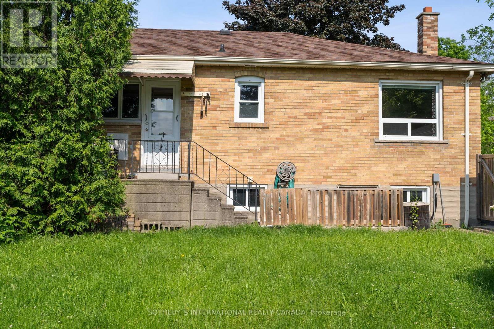 118 Queen Street, Newmarket, Ontario  L3Y 2E8 - Photo 5 - N12027096
