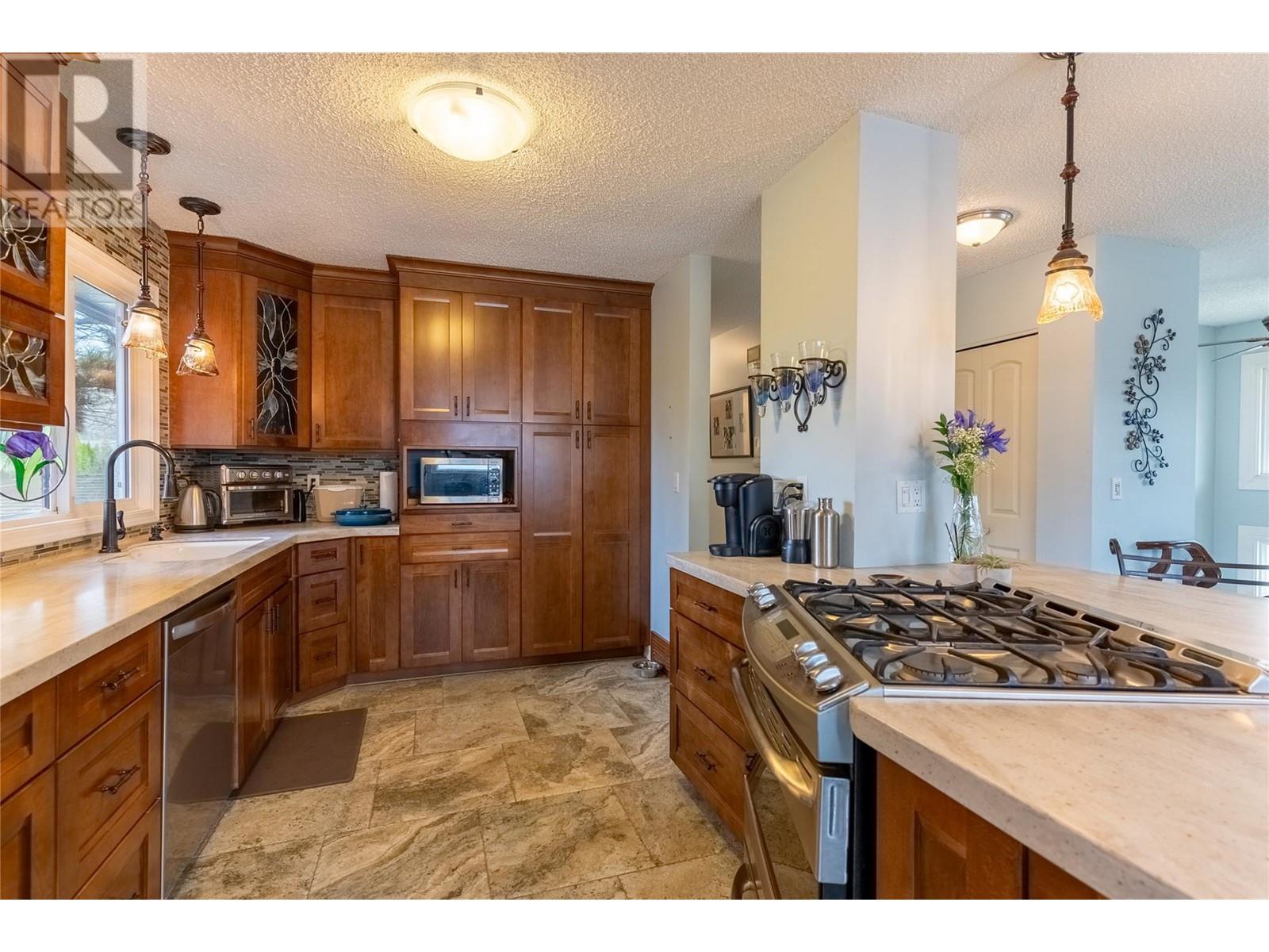Property at 294 Chetwynd Drive image 3