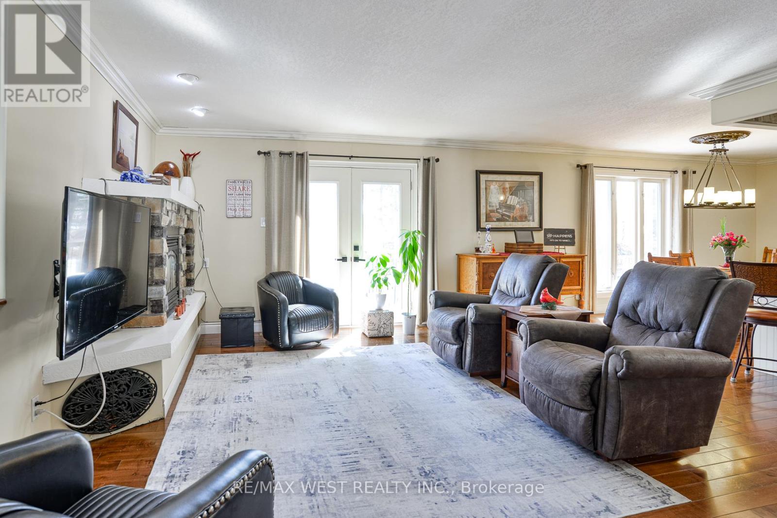 Property at 13 ALBERT STREET W image 2