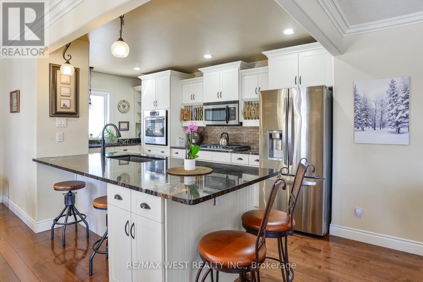 Property at 13 ALBERT STREET W image 5
