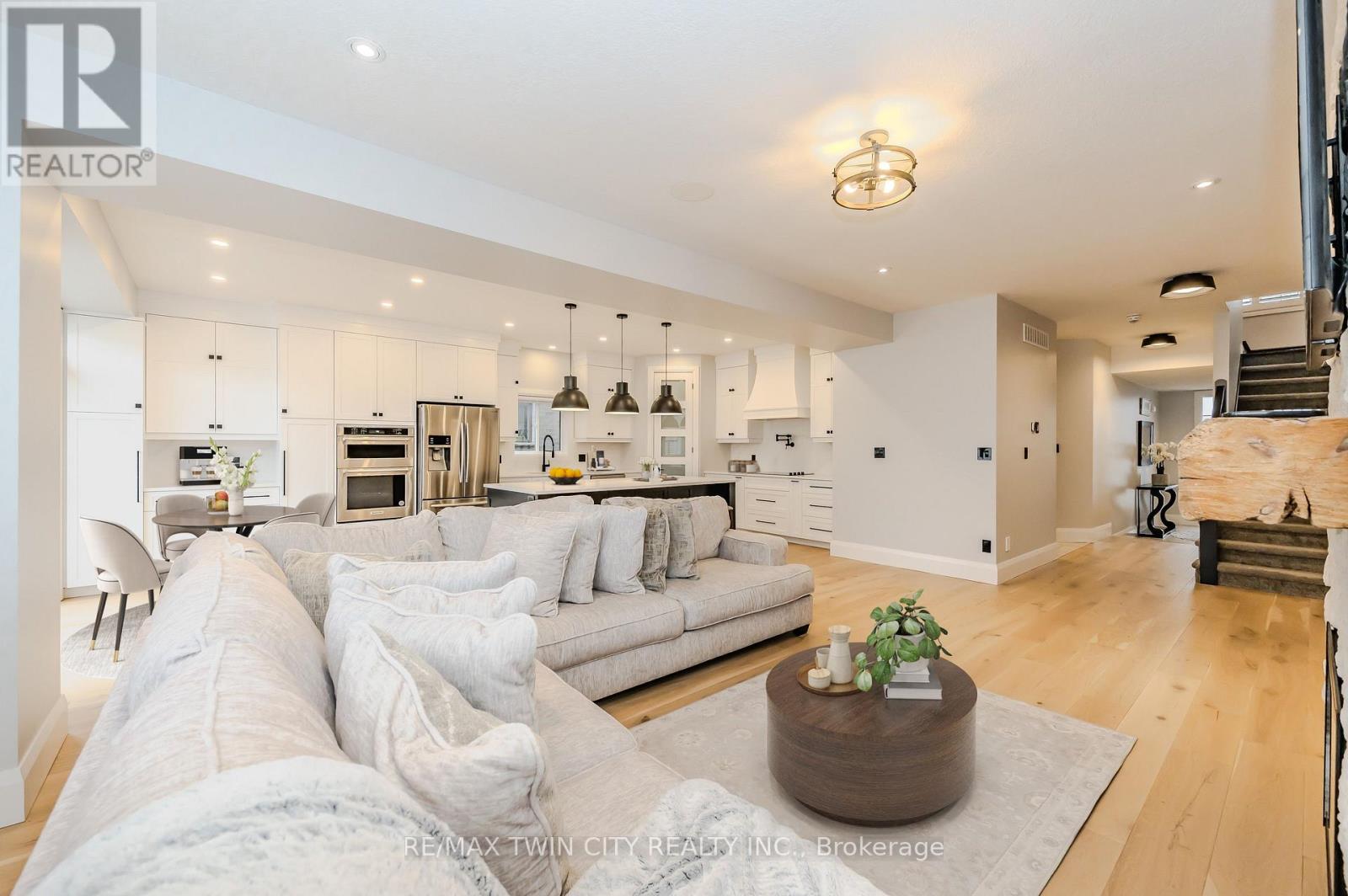 Property at 362 MOORLANDS CRESCENT image 5