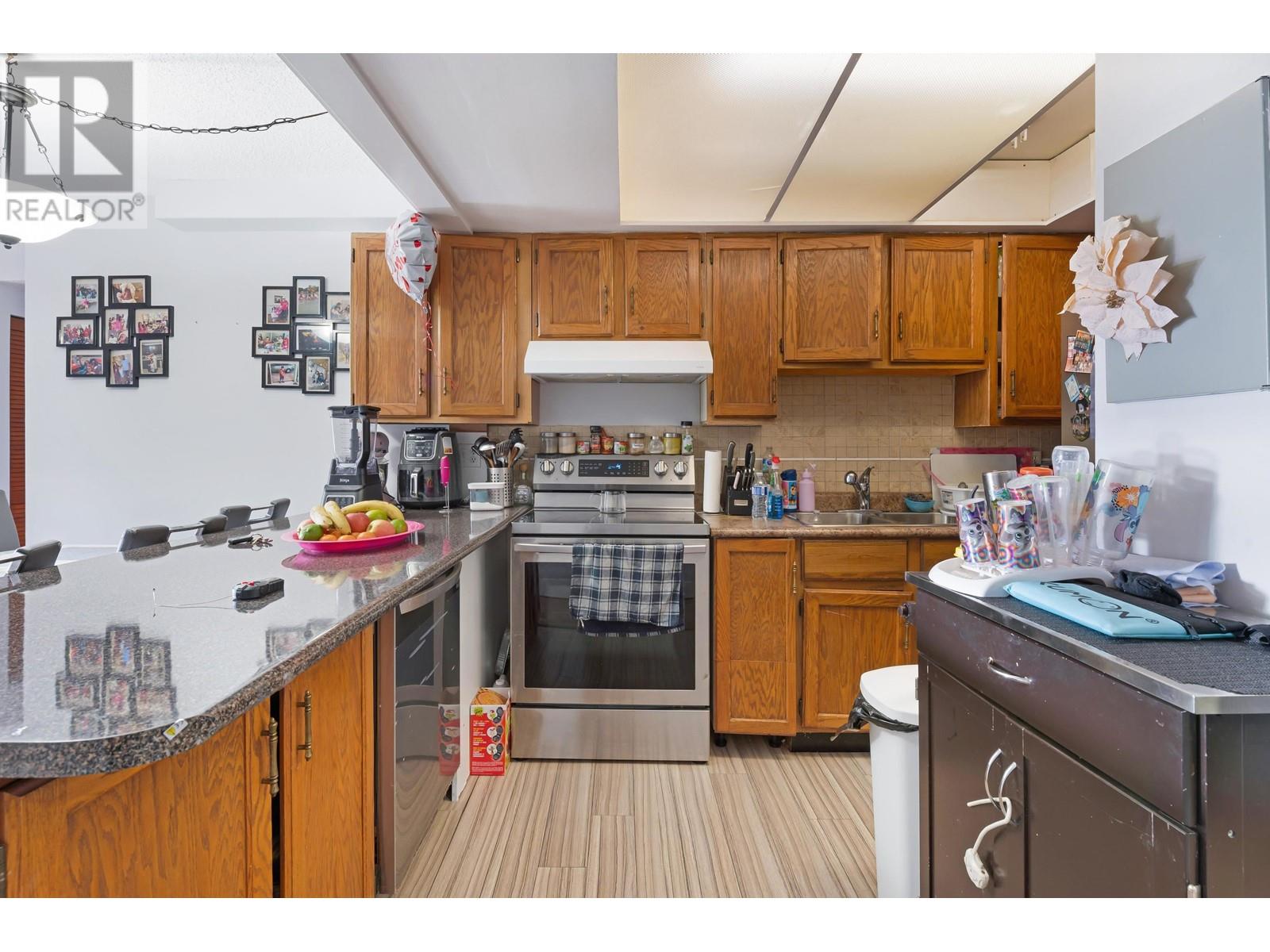 Listing Picture 5 of 29 : 206 4194 MAYWOOD STREET, Burnaby / 本拿比 - 魯藝地產 Yvonne Lu Group - MLS Medallion Club Member