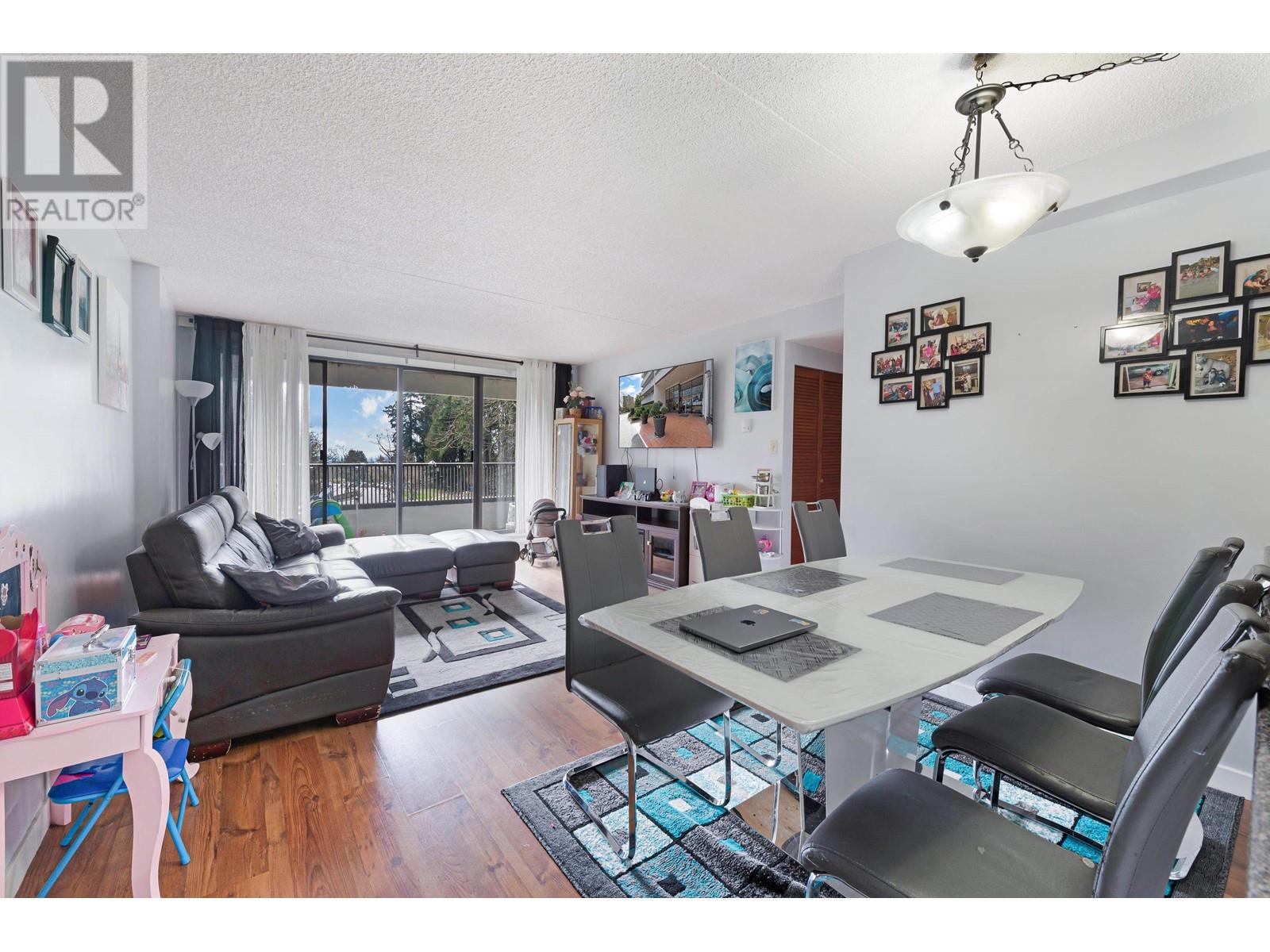 Listing Picture 2 of 29 : 206 4194 MAYWOOD STREET, Burnaby / 本拿比 - 魯藝地產 Yvonne Lu Group - MLS Medallion Club Member