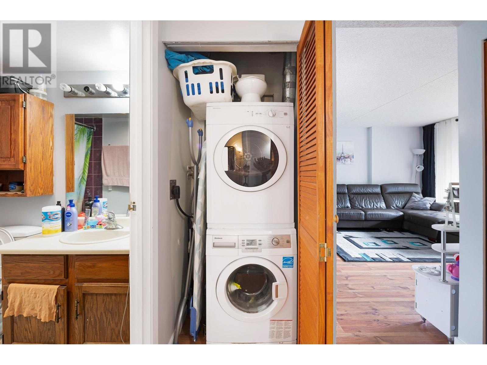Listing Picture 15 of 29 : 206 4194 MAYWOOD STREET, Burnaby / 本拿比 - 魯藝地產 Yvonne Lu Group - MLS Medallion Club Member