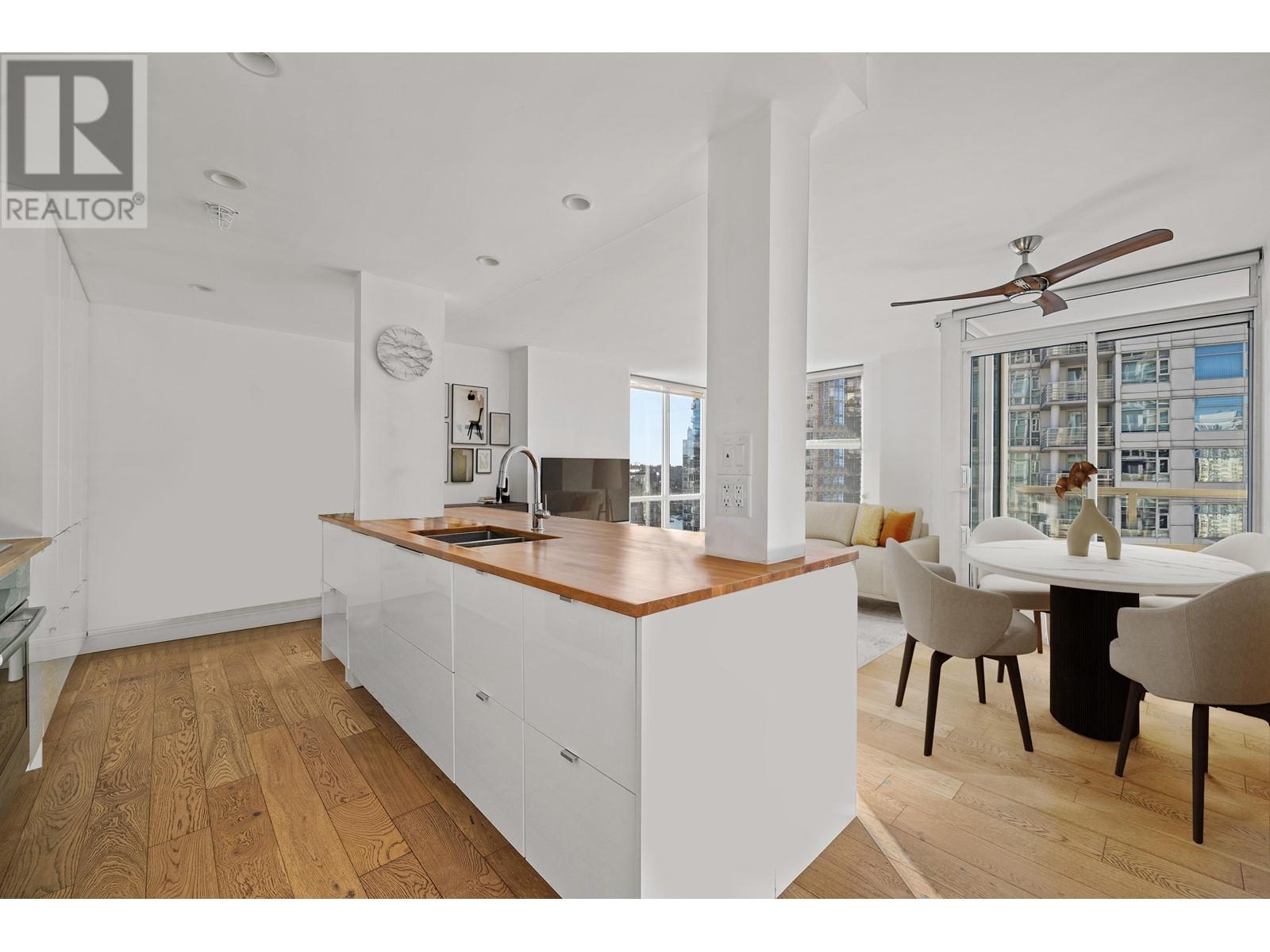Listing Picture 4 of 21 : 2702 193 AQUARIUS MEWS, Vancouver / 溫哥華 - 魯藝地產 Yvonne Lu Group - MLS Medallion Club Member