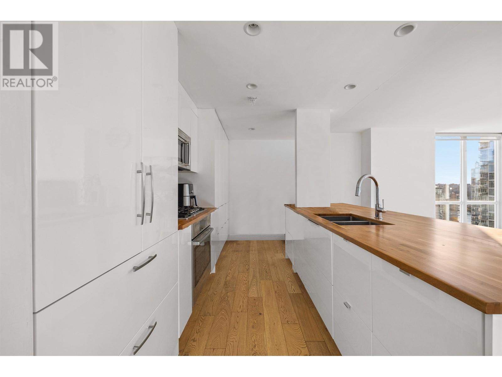 Listing Picture 6 of 21 : 2702 193 AQUARIUS MEWS, Vancouver / 溫哥華 - 魯藝地產 Yvonne Lu Group - MLS Medallion Club Member