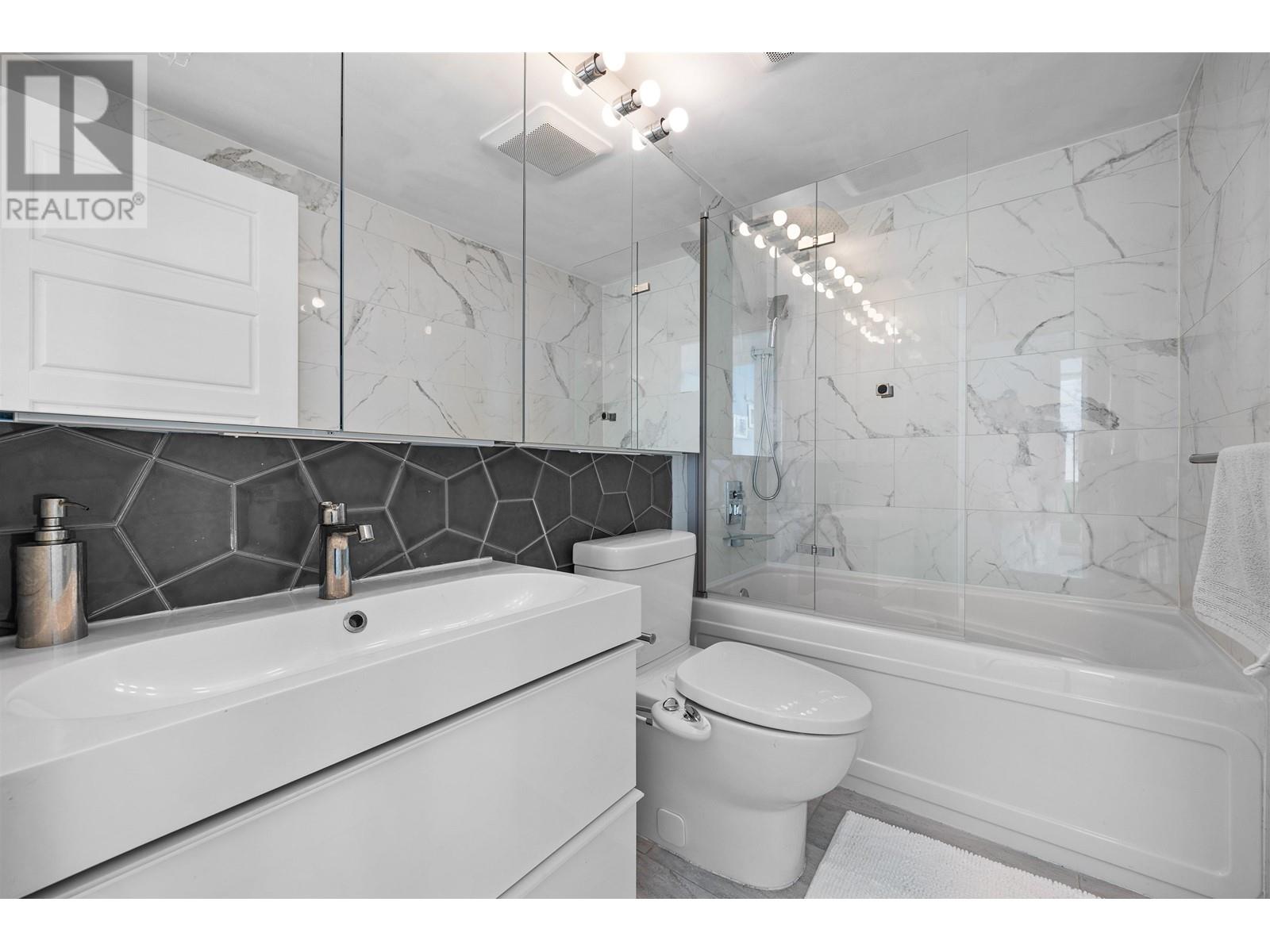 Listing Picture 8 of 21 : 2702 193 AQUARIUS MEWS, Vancouver / 溫哥華 - 魯藝地產 Yvonne Lu Group - MLS Medallion Club Member