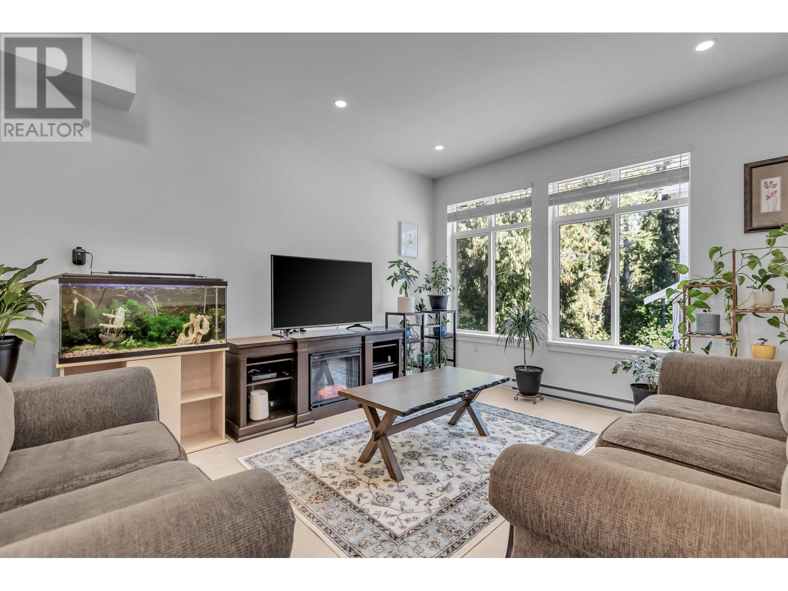 Property at 12 24021 110 AVENUE image 3