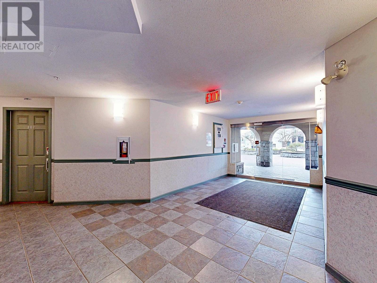 501 1128 Sixth Avenue, New Westminster, British Columbia  V3M 6V8 - Photo 2 - R2979419
