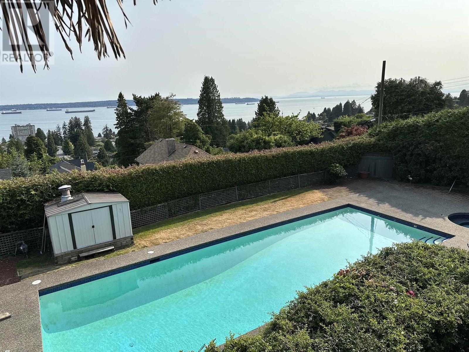 Property at 2390 PALMERSTON AVENUE image 2