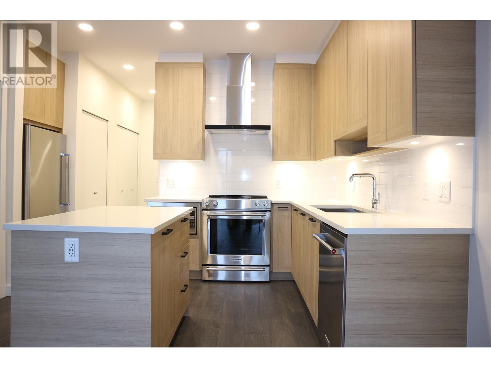 418 7133 14th Street, Burnaby, British Columbia  V5B 4P8 - Photo 1 - R2979400