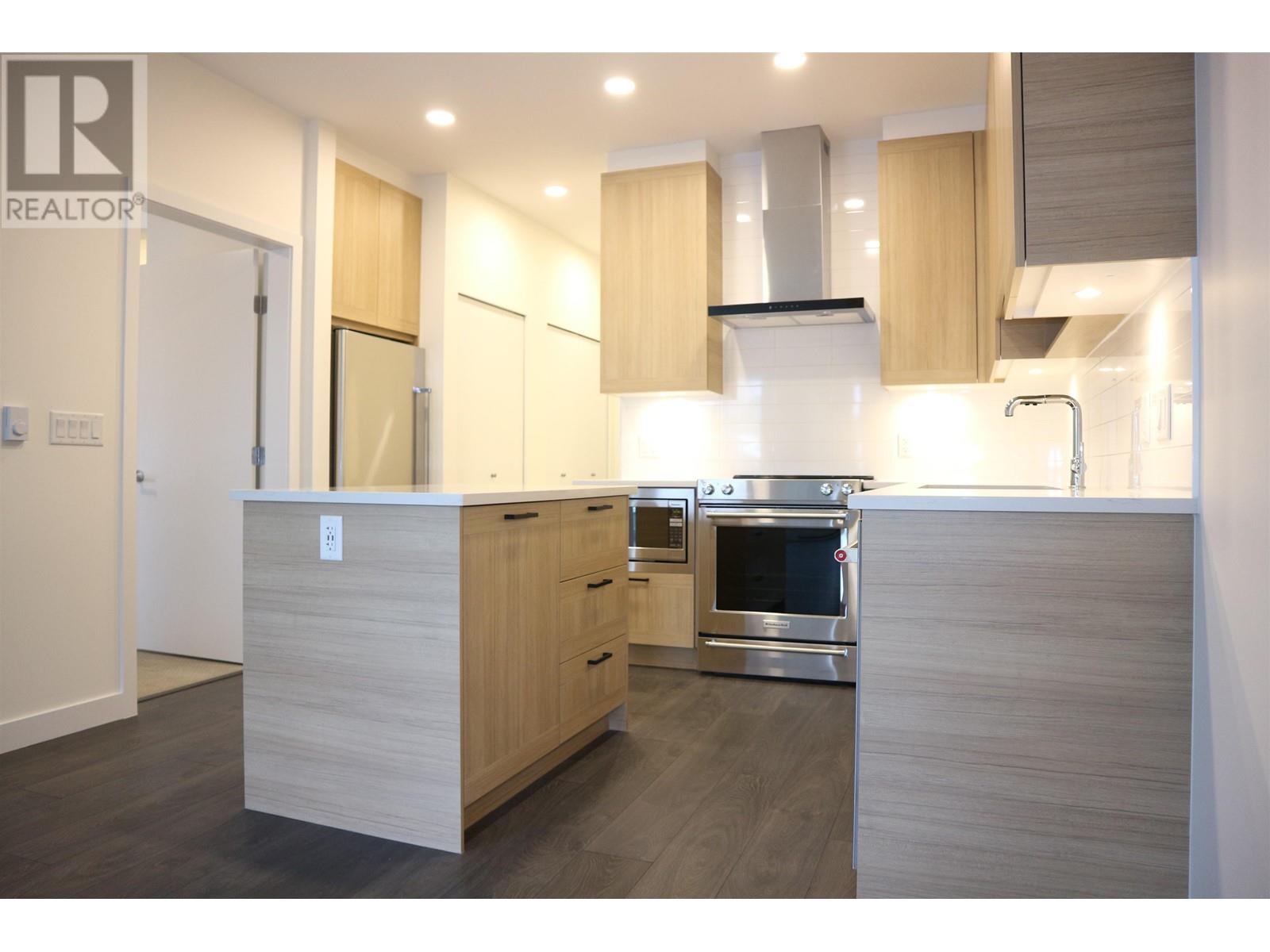 418 7133 14th Street, Burnaby, British Columbia  V5B 4P8 - Photo 2 - R2979400