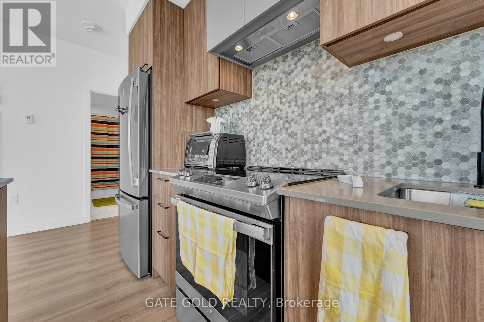 505 - 10 Lagerfeld Drive E, Brampton, Ontario  L7A 5L3 - Photo 8 - W12027236