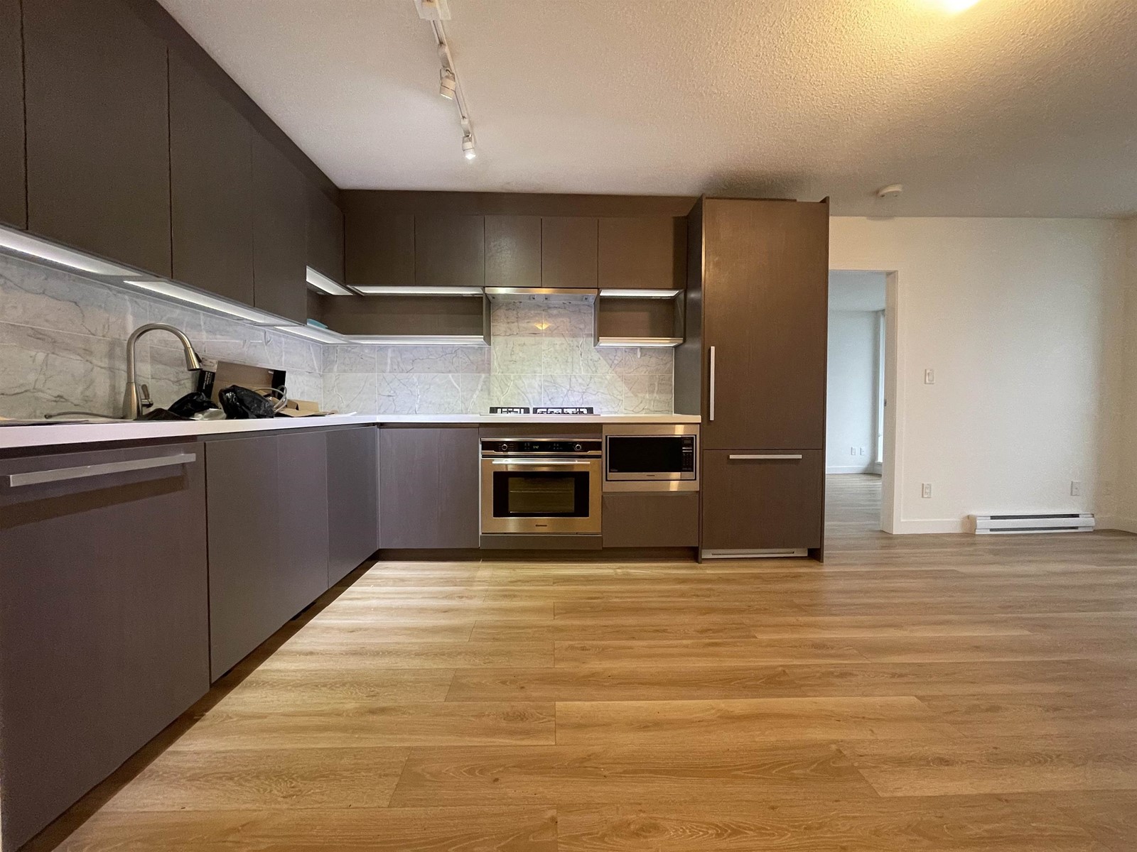 4201 13696 100 Avenue, Surrey, British Columbia  V3T 0L5 - Photo 3 - R2979470
