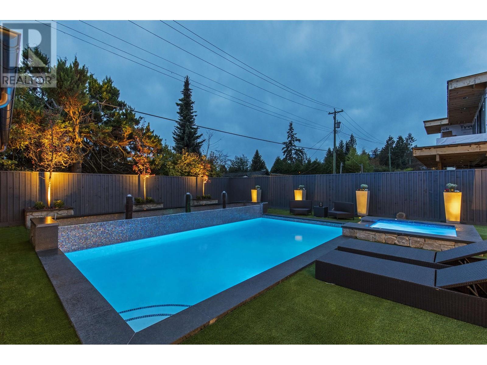 2809 Edgemont Boulevard, North Vancouver, British Columbia  V7R 2N3 - Photo 3 - R2969939