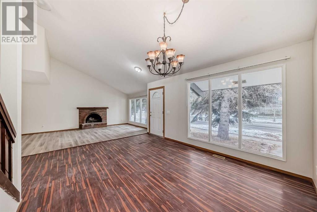 Property at 652 Queensland Drive SE image 3