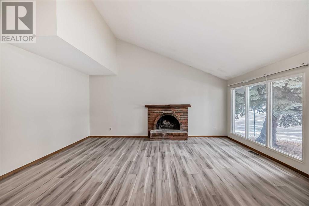 Property at 652 Queensland Drive SE image 5