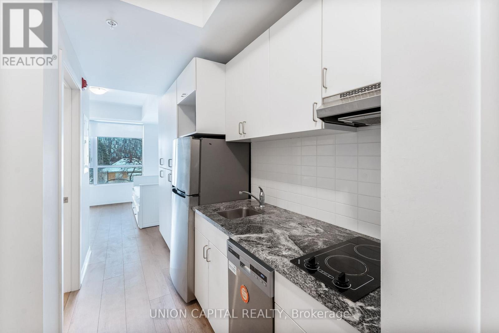 Property at 201 - 1800 SIMCOE STREET image 4