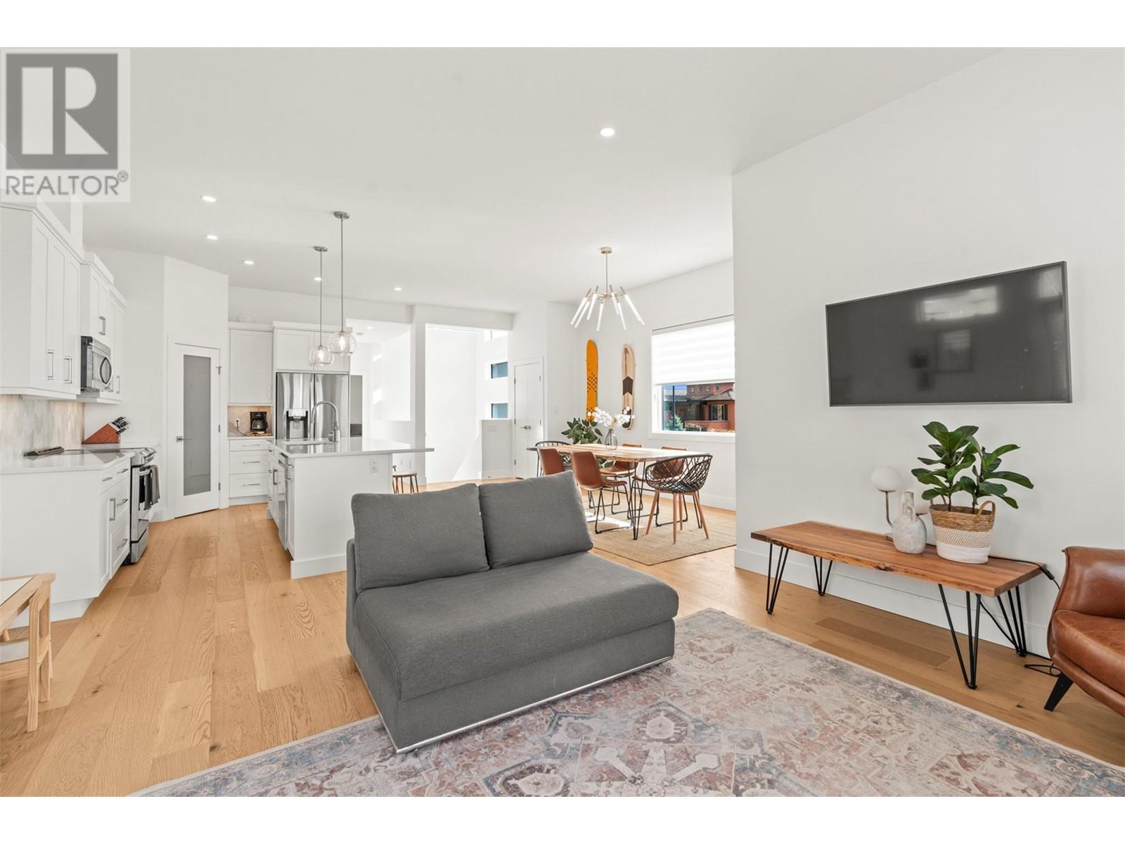 Property at 305 Cordon Place image 4