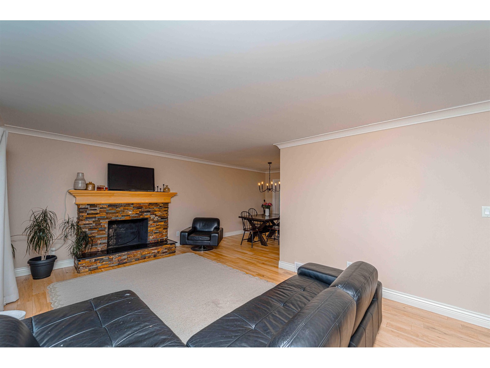 Property at 33450 HUGGINS AVENUE image 4