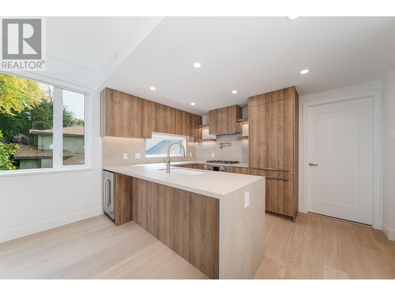 Listing Picture 10 of 40 : 758 W 26TH AVENUE, Vancouver / 溫哥華 - 魯藝地產 Yvonne Lu Group - MLS Medallion Club Member