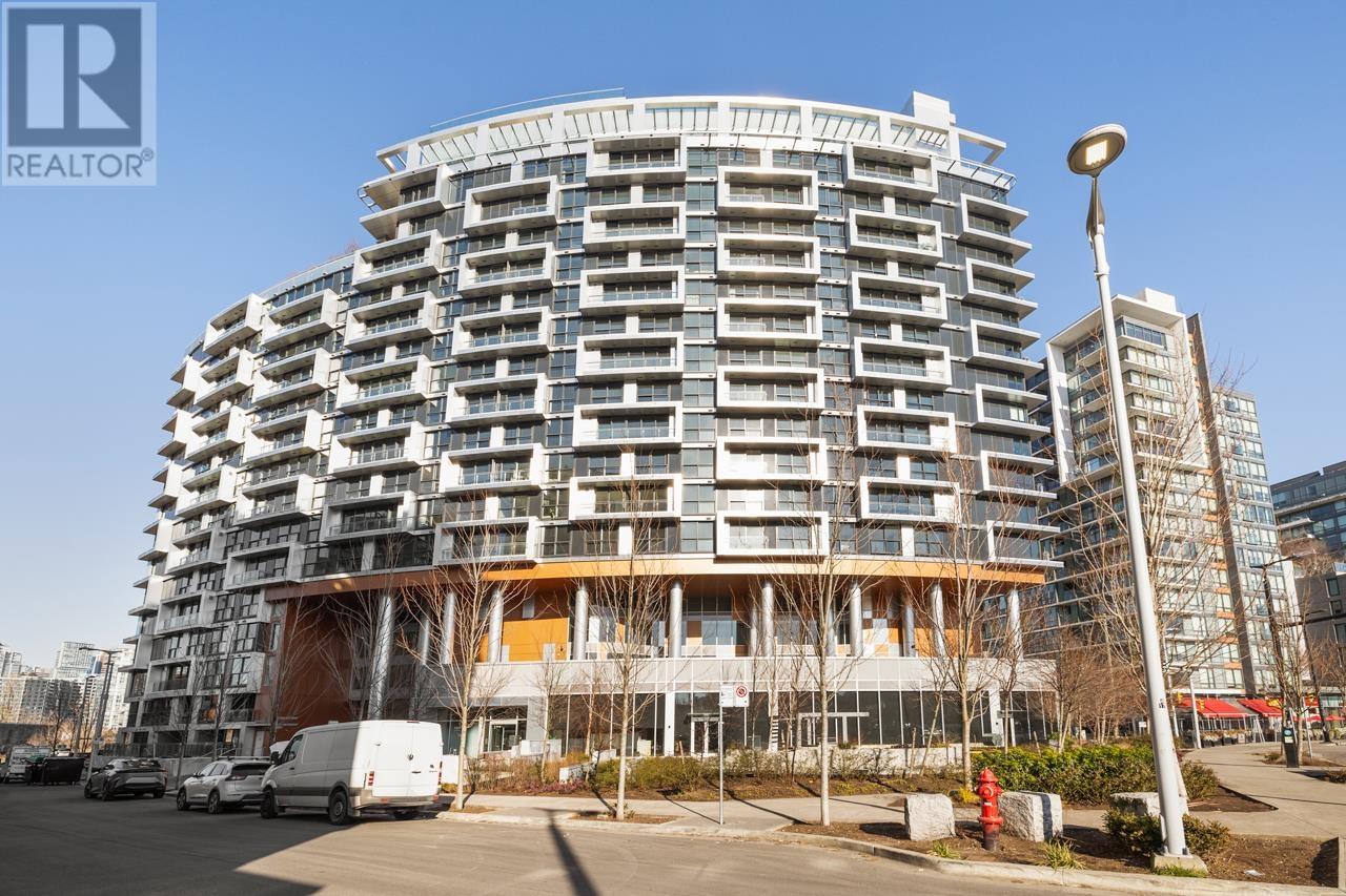 402 1768 Cook Street, Vancouver, British Columbia  V5Y 0N3 - Photo 1 - R2979431