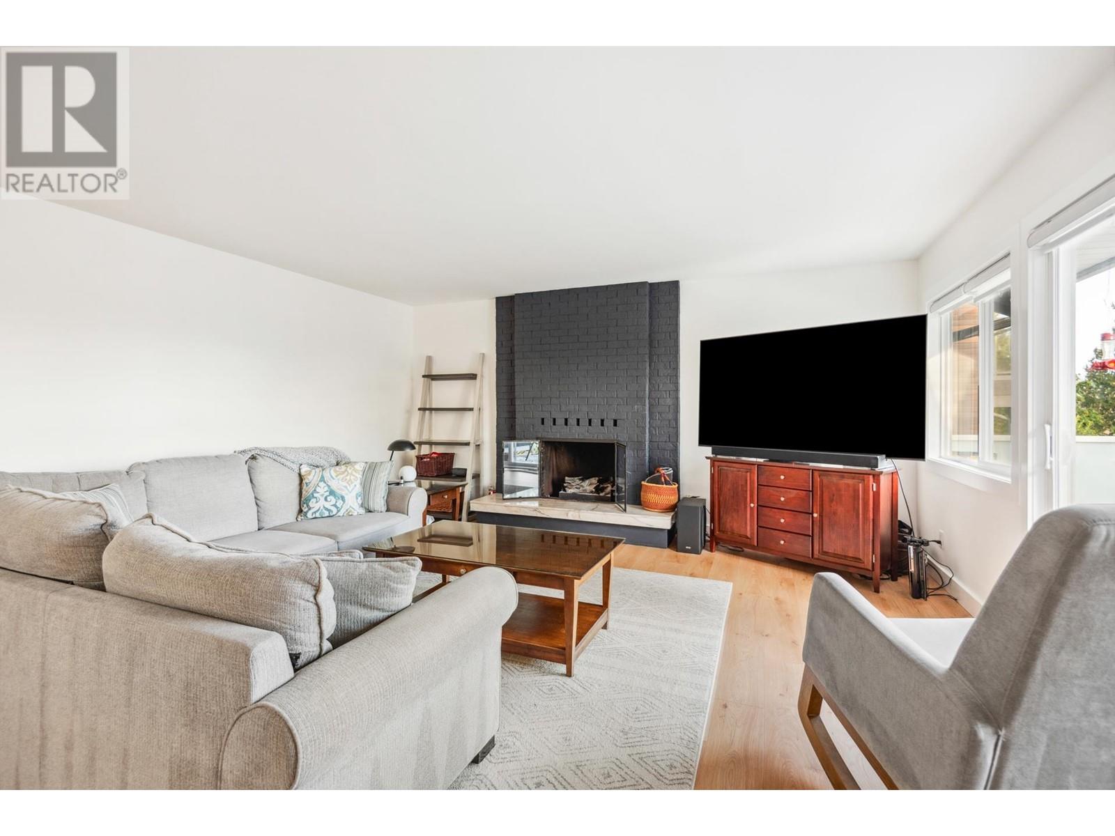 1162 Shavington Street, North Vancouver, British Columbia  V7L 1K9 - Photo 3 - R2979457