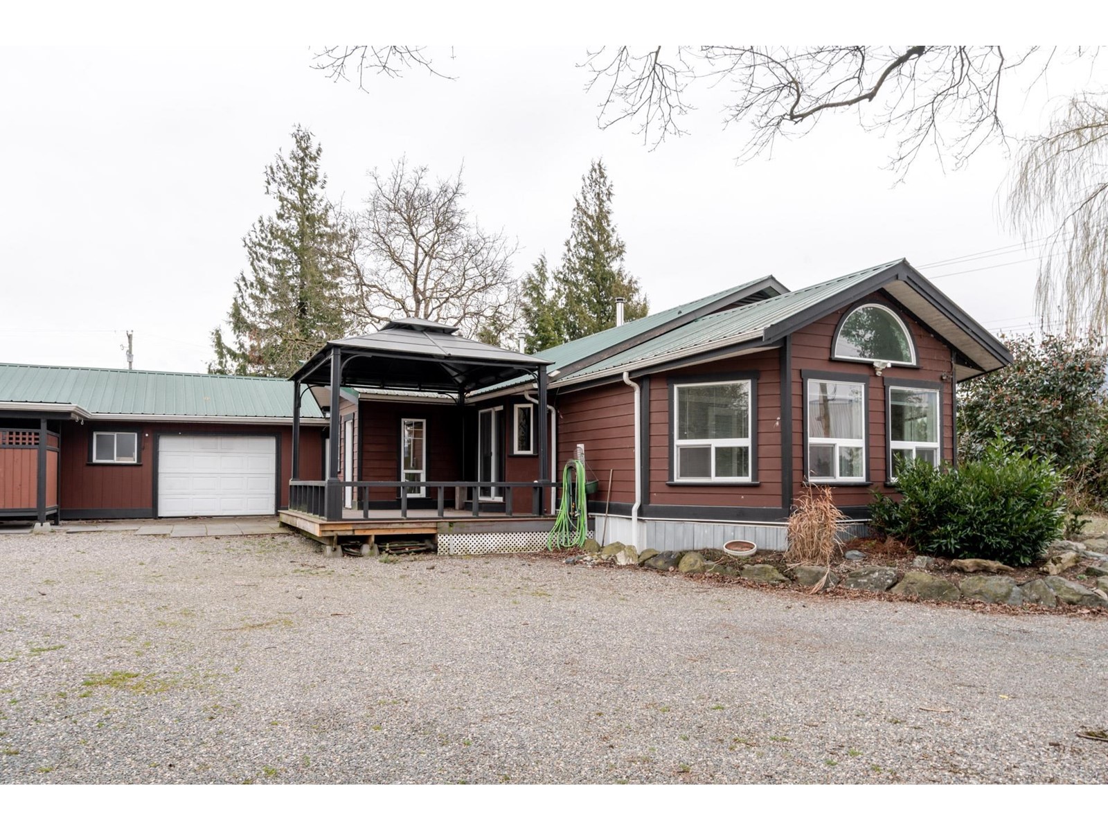 44465 South Sumas Road, Sardis West Vedder, Chilliwack, British Columbia  V2R 4B7 - Photo 1 - R2979451