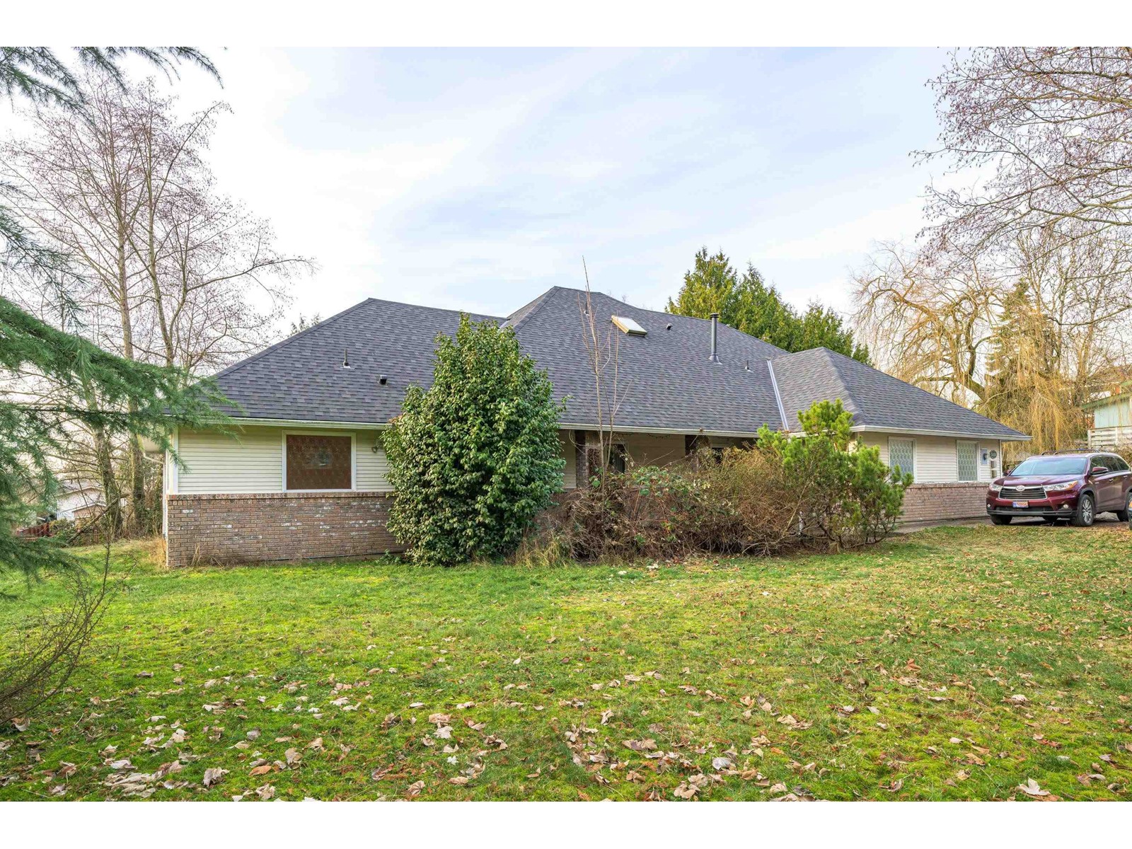 Property at 5451 184 STREET image 2