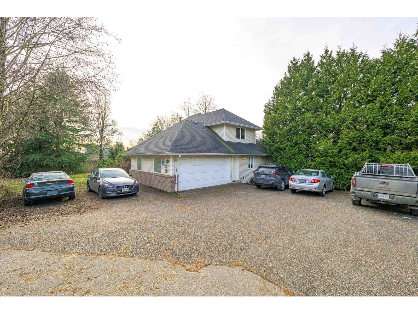 Property at 5451 184 STREET image 3