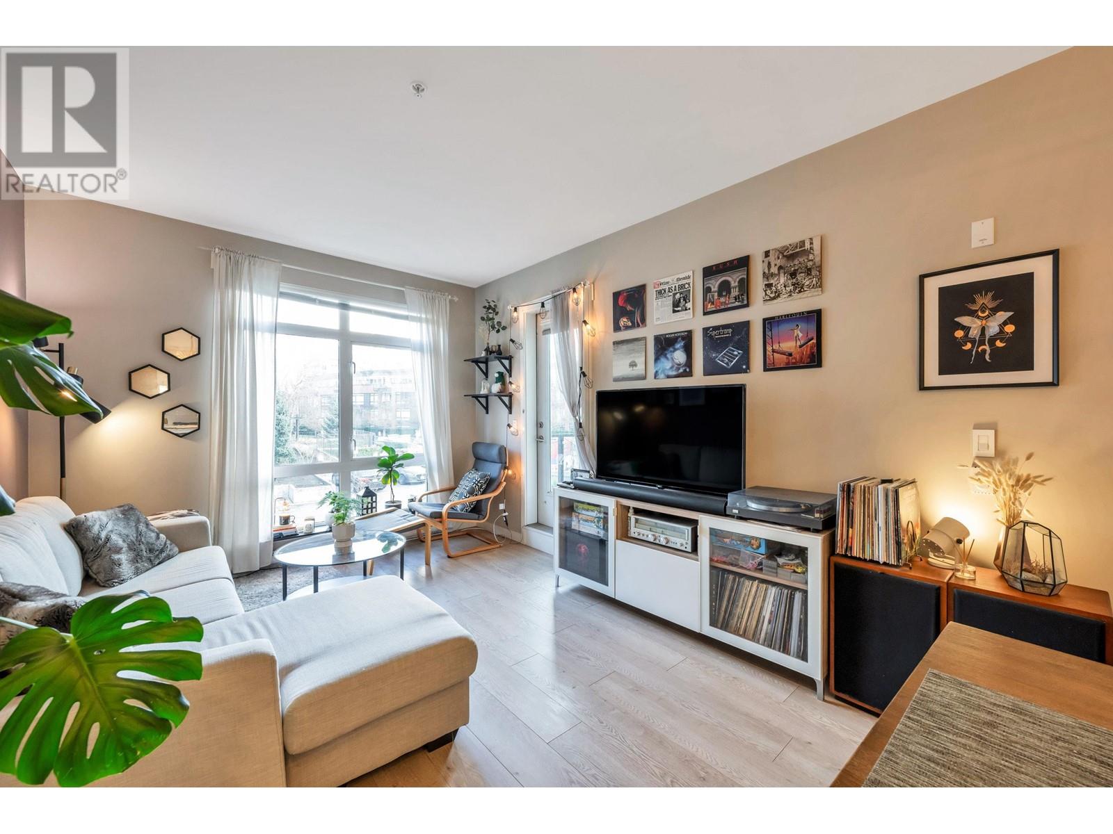 205 20 E Royal Avenue, New Westminster, British Columbia  V3L 0G9 - Photo 3 - R2979019