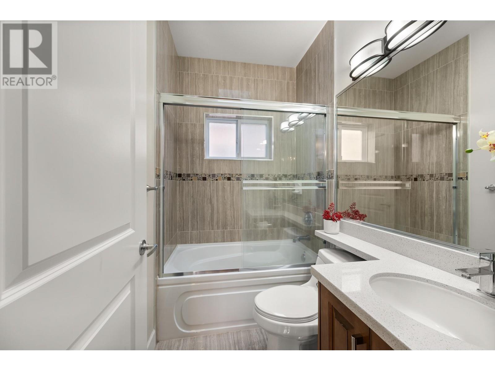 Listing Picture 19 of 40 : 2643 E 8TH AVENUE, Vancouver / 溫哥華 - 魯藝地產 Yvonne Lu Group - MLS Medallion Club Member