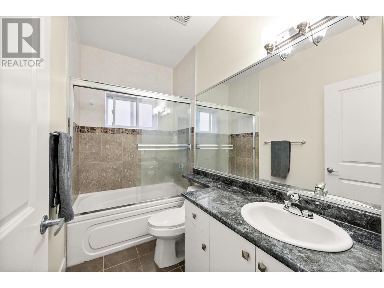 Listing Picture 30 of 40 : 2643 E 8TH AVENUE, Vancouver / 溫哥華 - 魯藝地產 Yvonne Lu Group - MLS Medallion Club Member
